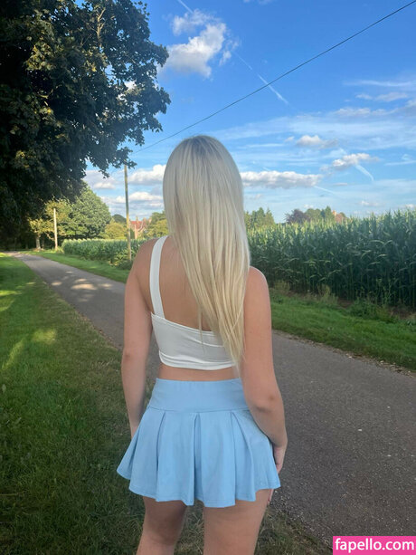 brown onlyfans sexy image