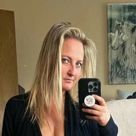 Elena Pears porn actress gallery