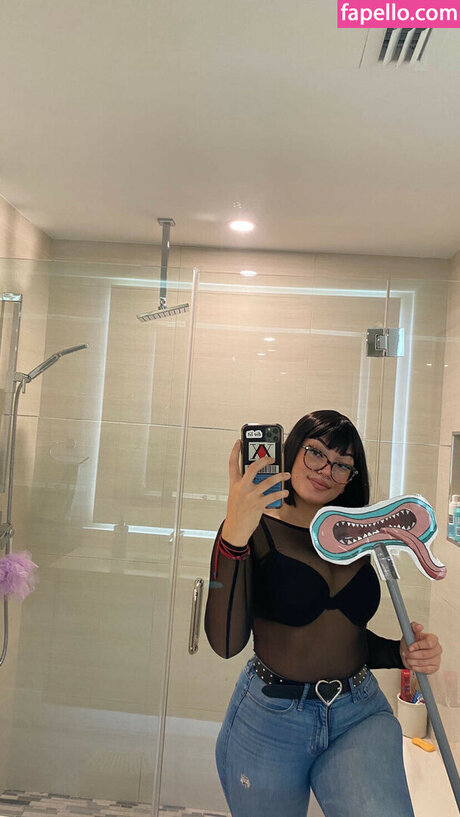 ghouluvr model nice pics