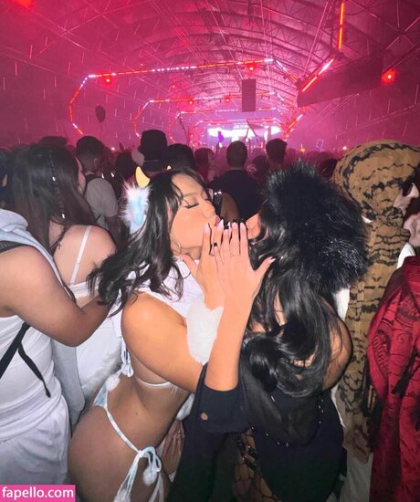 My Tien Tran art model galleries