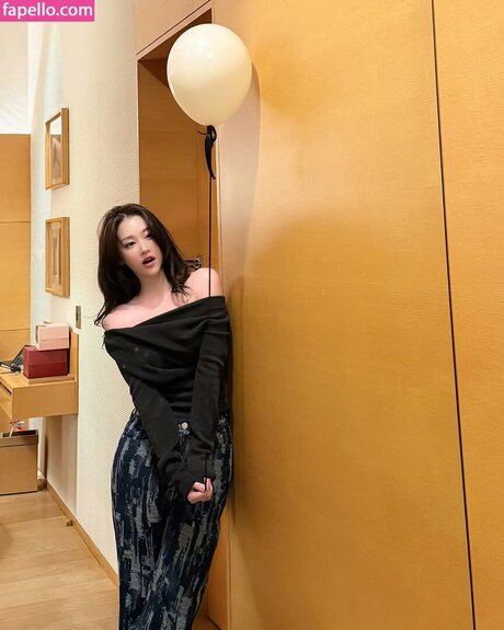 Jeon Jong seo art star photos