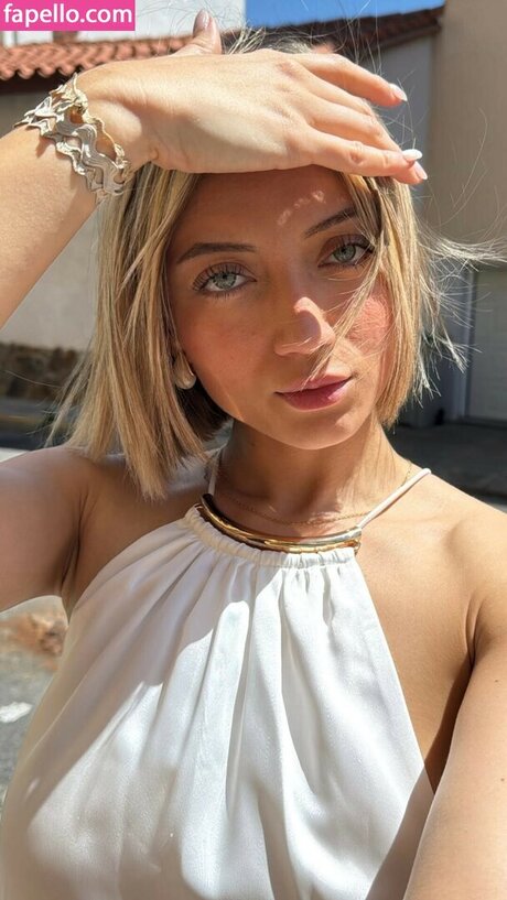 Hello__iris model perfect pic