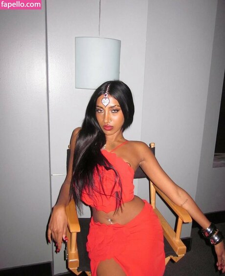 Lara Raj Quick photo