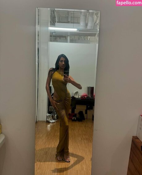 Lara Raj pretty pornstar photos