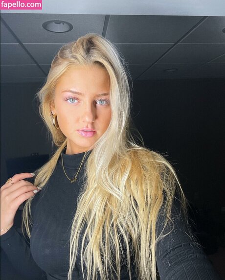 Sydney Thomas nudes pornstar photo