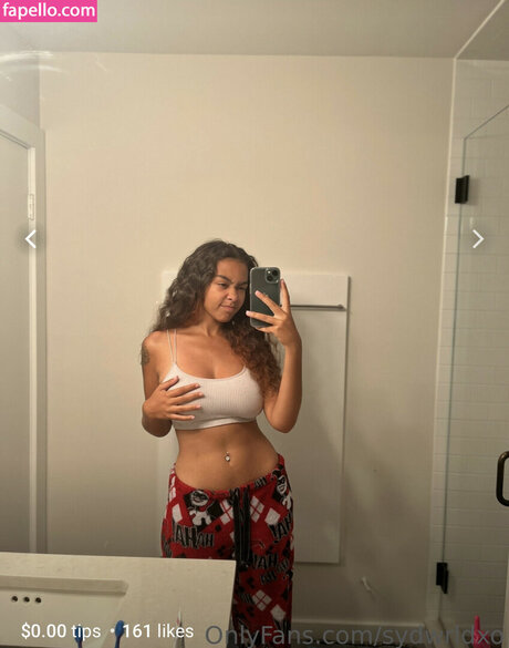 sydswrldxo nudes model image