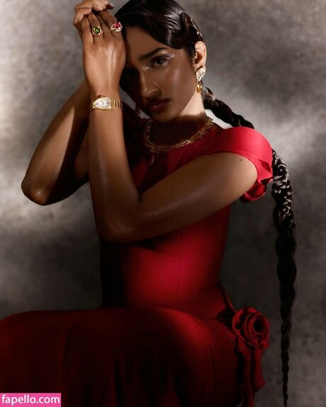 Varada Sethu nude star gallery