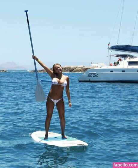 Avery Bracher xxx model picture