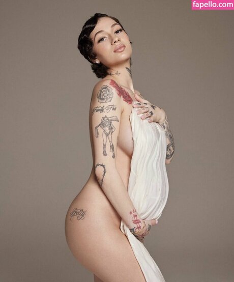 Bhad Bhabi model naked img