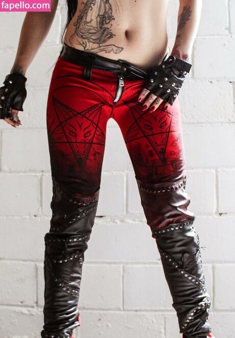 Toxic Vision model nice pictures