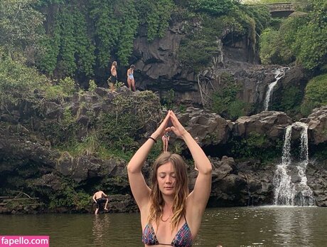 Billie Lourd naked pornstar galleries