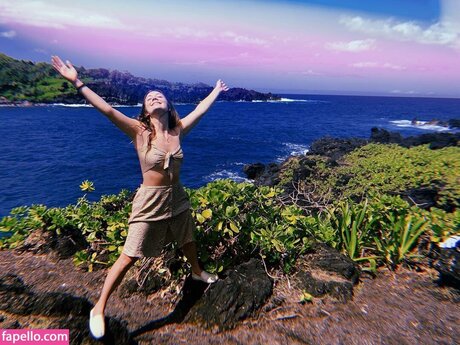 Billie Lourd model hot images