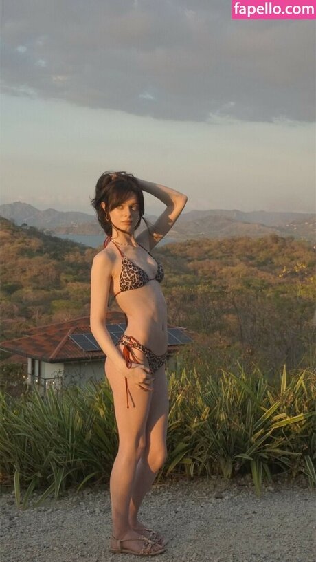 Carmaxlla hot star img