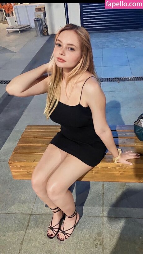 biranset pretty model photo