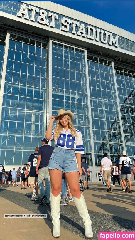 Lynzie Fulton star sexy pic