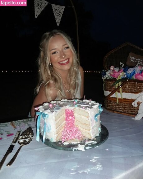 Lynzie Fulton model xxx image