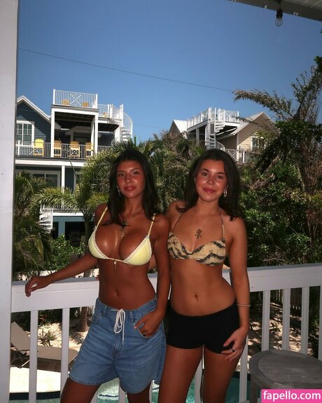 Lydia Lowry hot pornstar photos