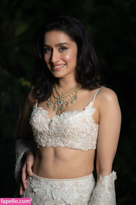 Shraddha Kapoor naked pornstar pic