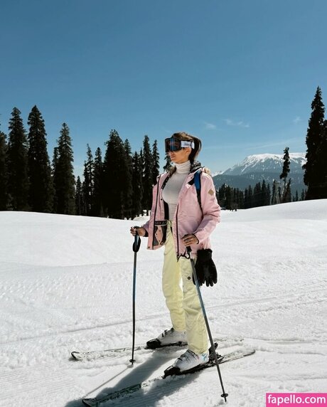 Pragya Kapoor xxx star galleries