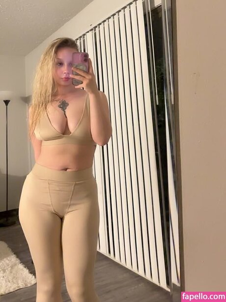 tabbbi77 pornstar hd image