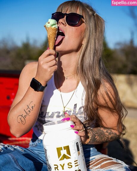 Taylor Garland beautiful actress img