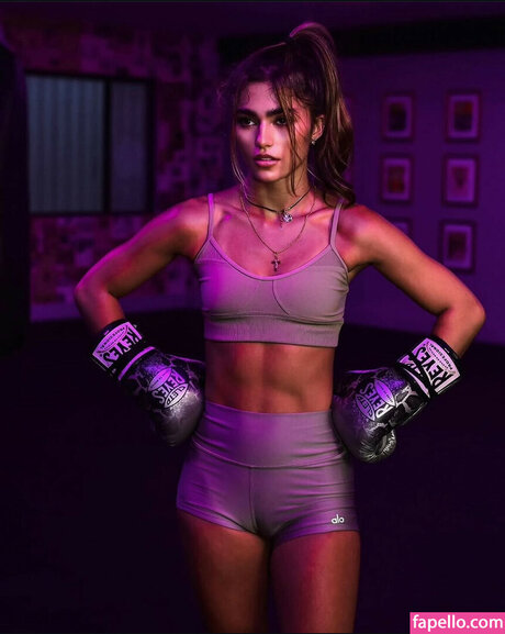 Rayna V model xxx picture