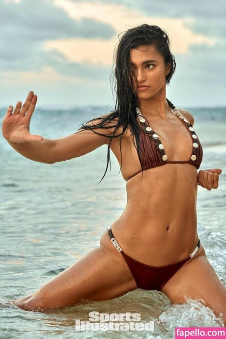 Rayna V pornstar naked img