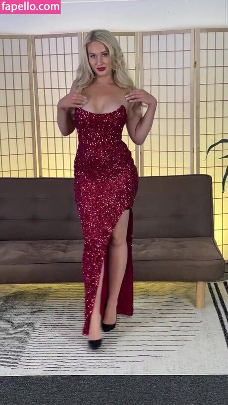 April Mae Xox naked star photos