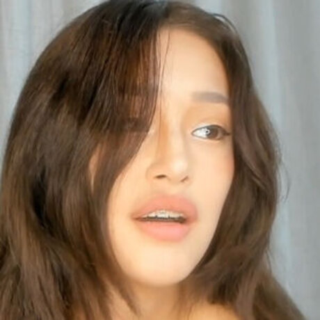 liavee model hot images