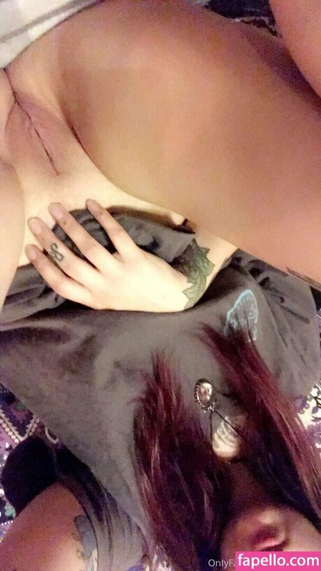 Spitxbaby naked model gallery