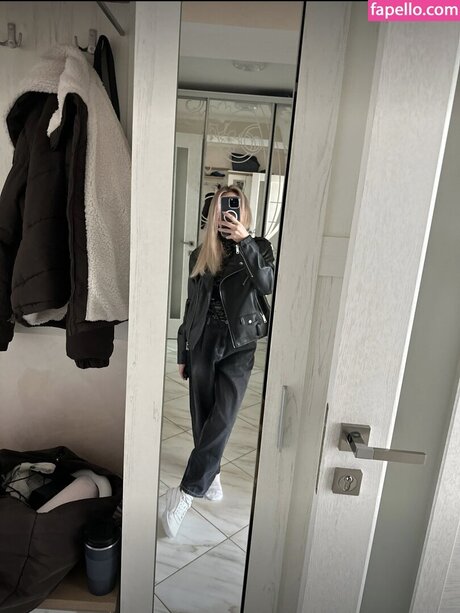 Future star naked model photos