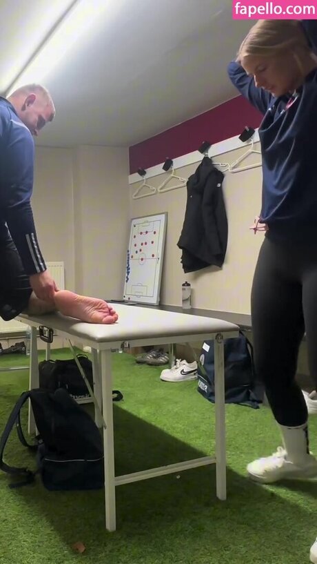 Issy Anderson model hot picture