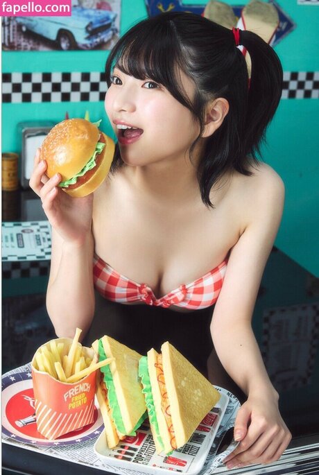 Himeno Hinano model naked image