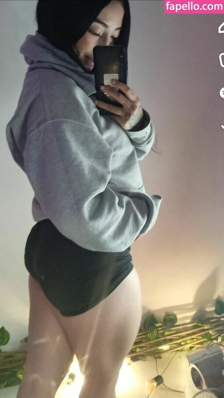 isa red hair hot actress picture