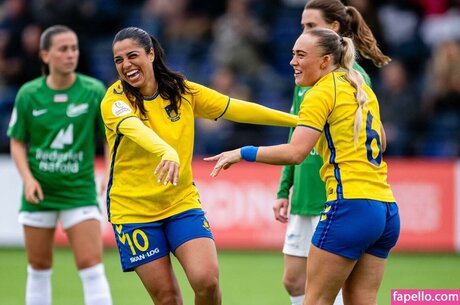 Julie Jorde sexy actress img