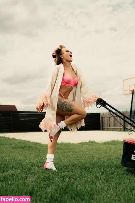 Dasha Grivina beautiful actress images