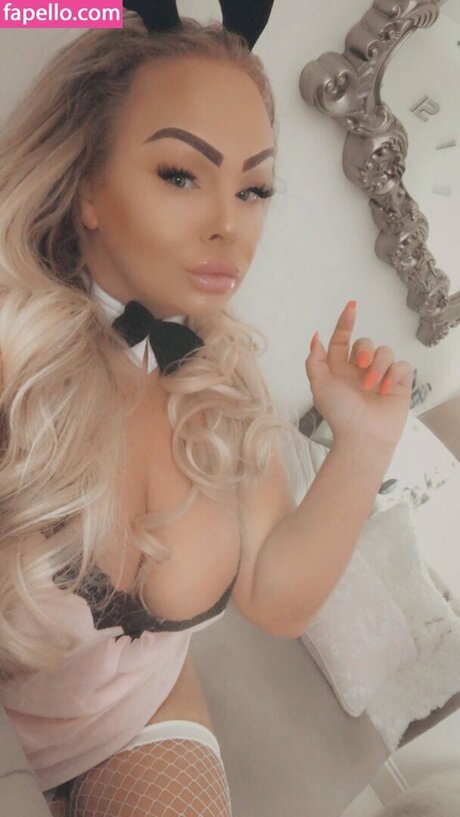 Mercedes Twitter Milf model pretty archive