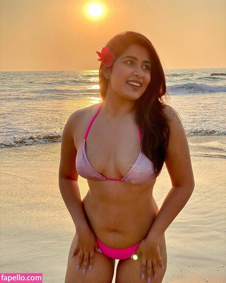 Nikita Sharma hot model photo