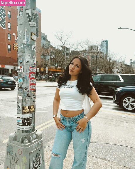 Aracelyanahiii art model photos