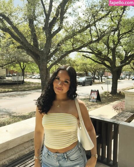 Aracelyanahiii model free images