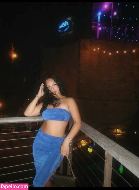 Aracelyanahiii sexy pornstar picture