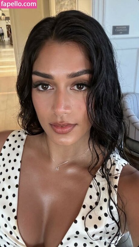 Hannah Thomas model photo