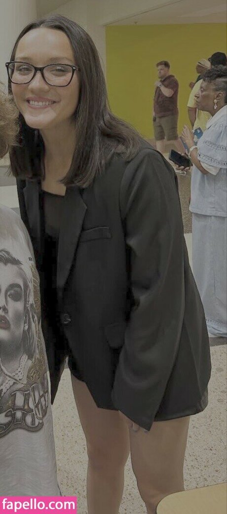 Izzy Moreno hd actress pic