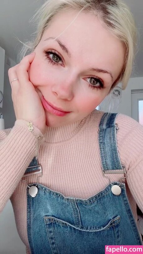 SmileyDani158 exclusive actress images