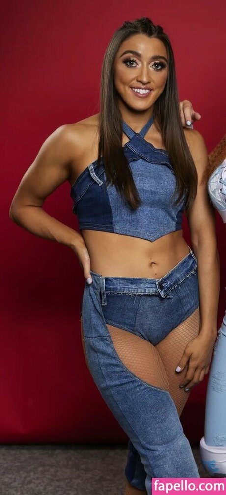 Wren Sinclair porn model image