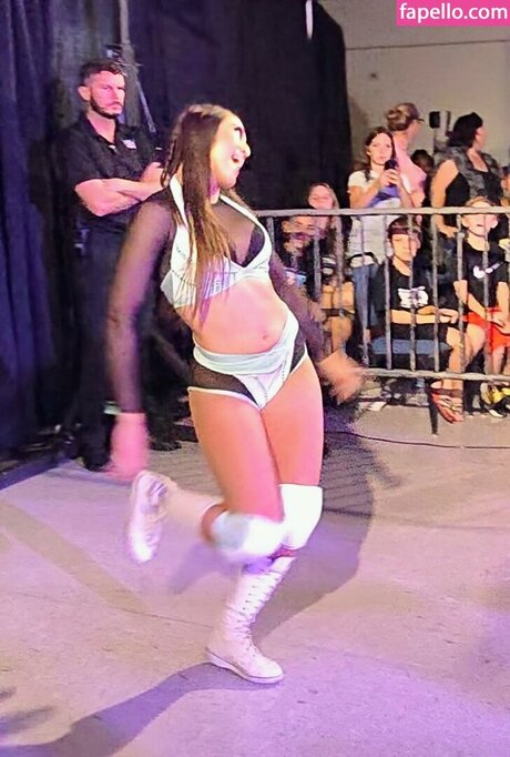 Wren Sinclair star top galleries