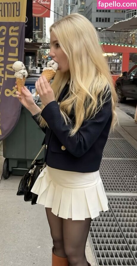 babe brunette onlyfans sexy picture