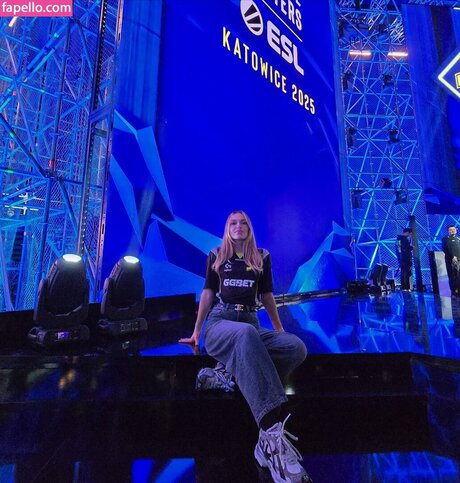 tonyapredko star erotic images