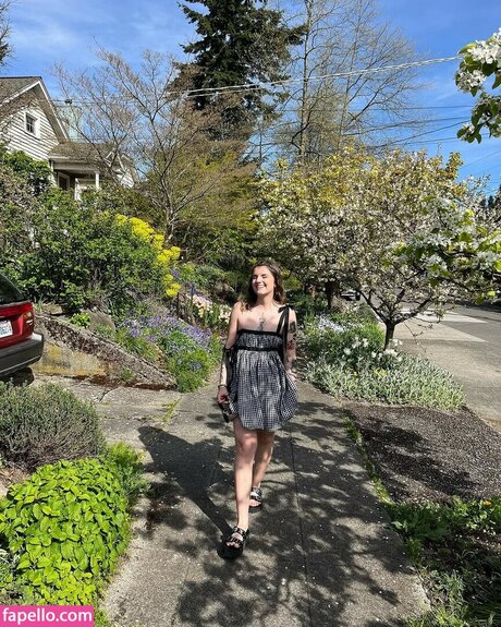 Msvioletvixxen erotic star pic