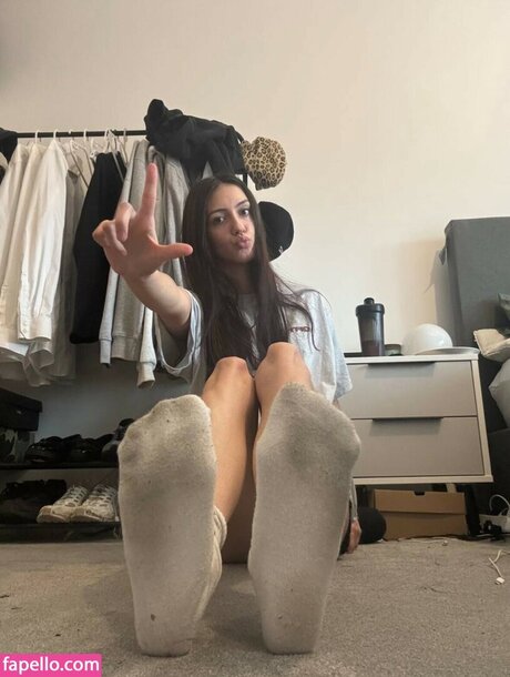 Elisha Walbyoff nice actress pics